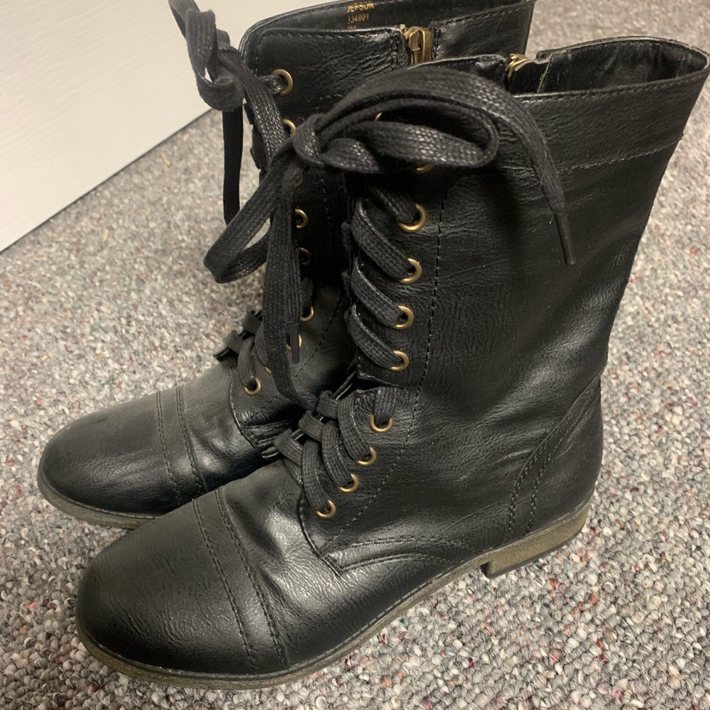 Combat boots